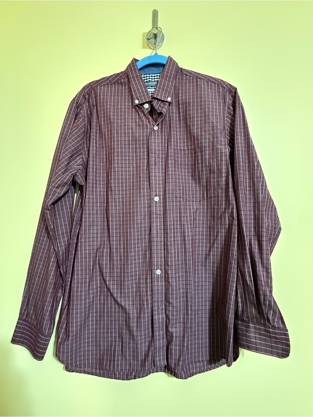 Van Heusen Originals Classic Fit Button Down Shirt
Men’s Size Medium (15–15.5)